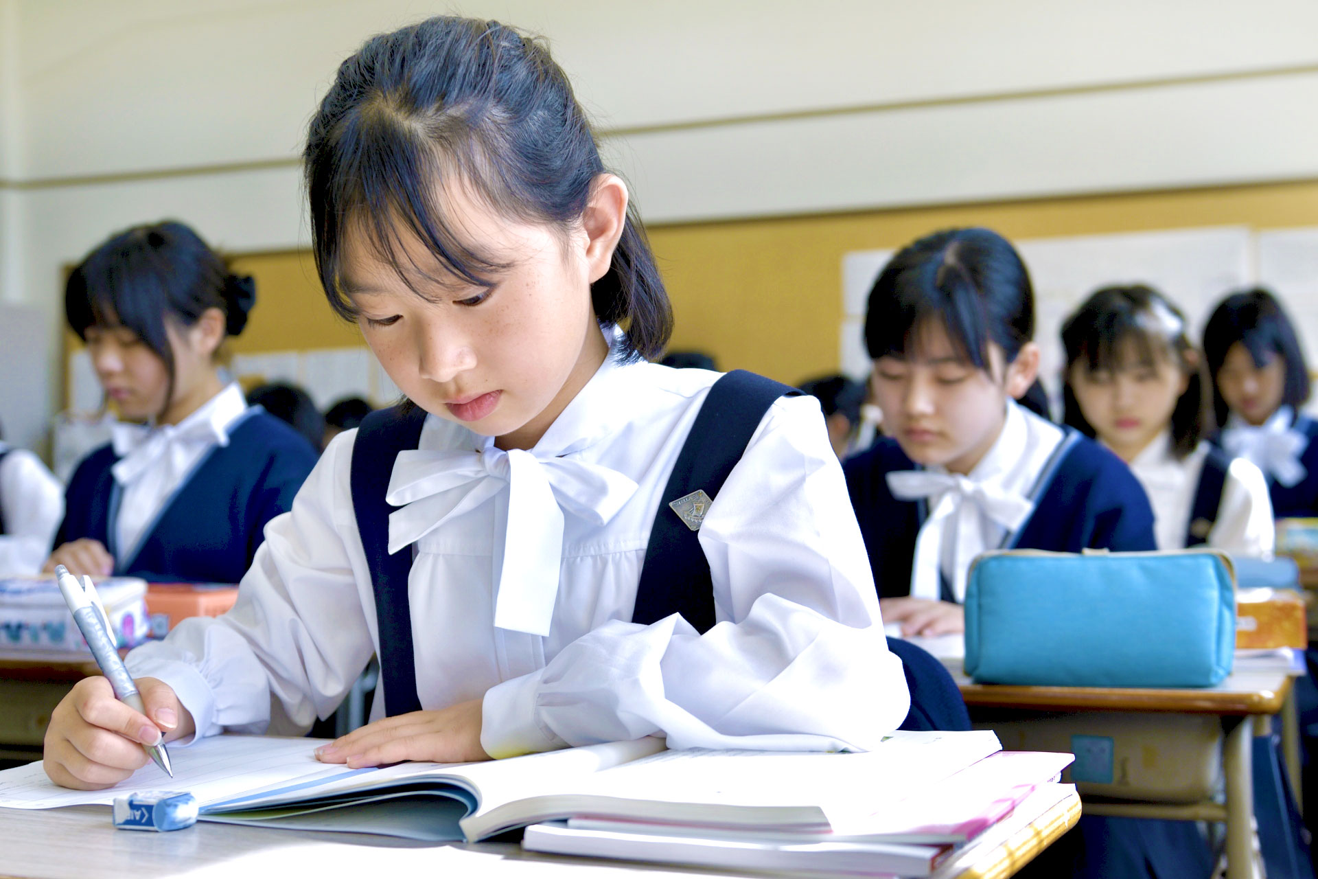 生徒の一日 / 学校生活 / 神戸海星女子学院中学校・高等学校