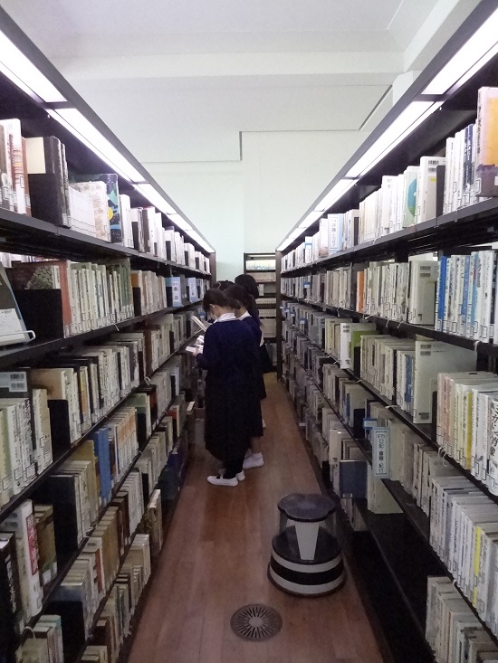 ブログ　中１図書館オリエンテーション２.JPG